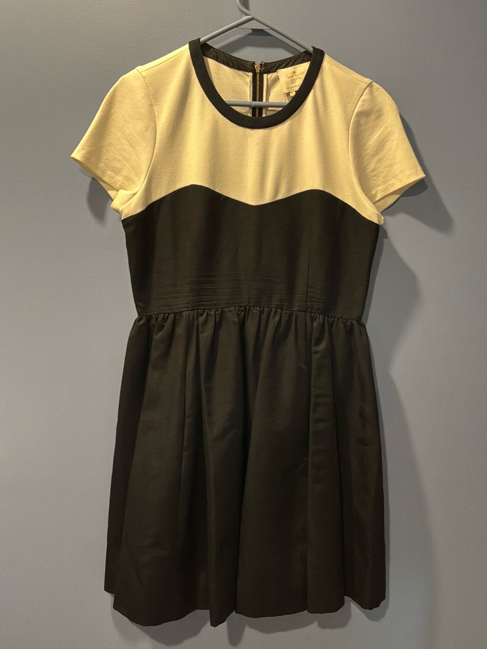 🚘kate spade Black and White Short Sleeve Fit-and-Flare Dress